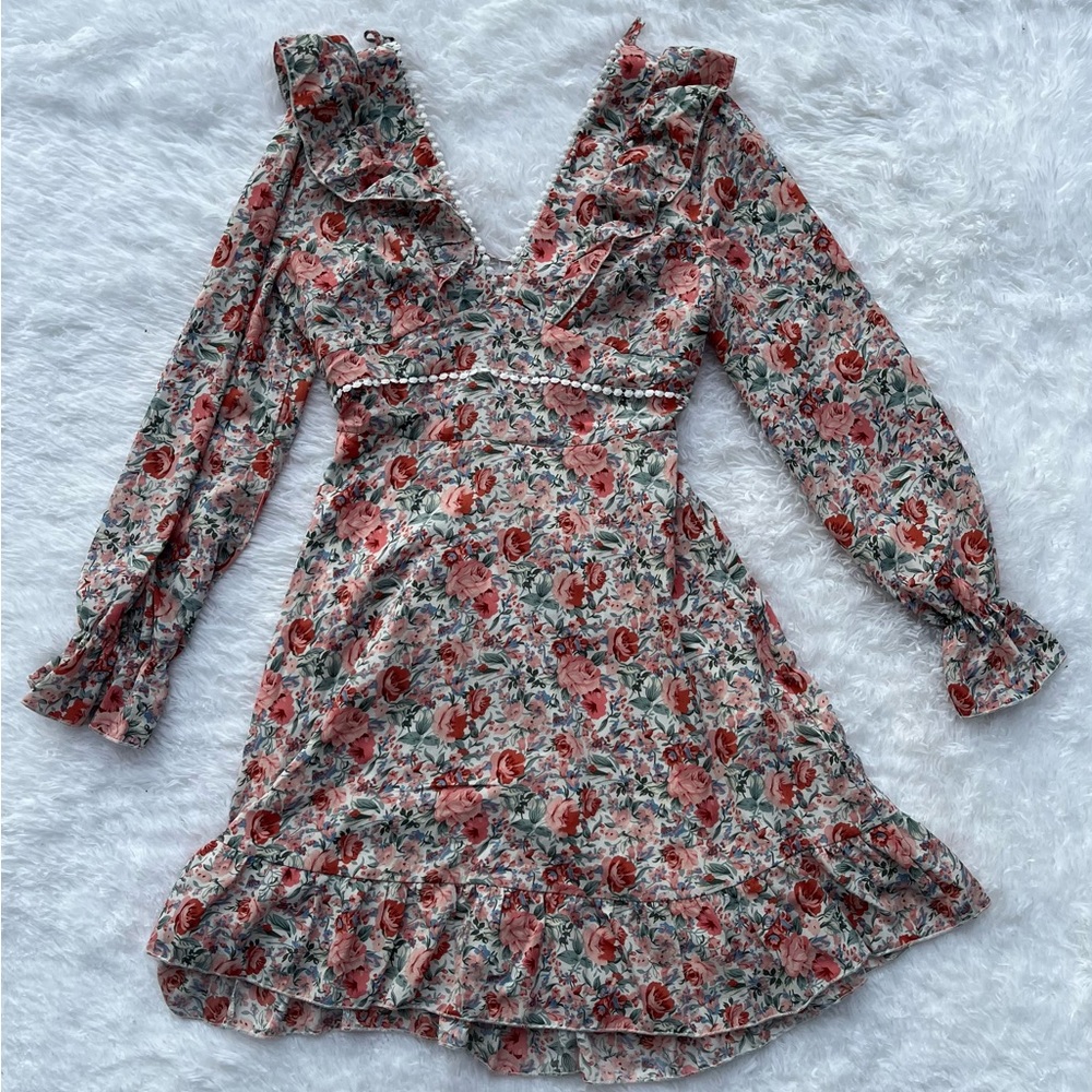 SHEIN LONG SLEEVE FLORAL DRESS. RUFFLED V NECK, OPEN TIE BACK. SIZE M